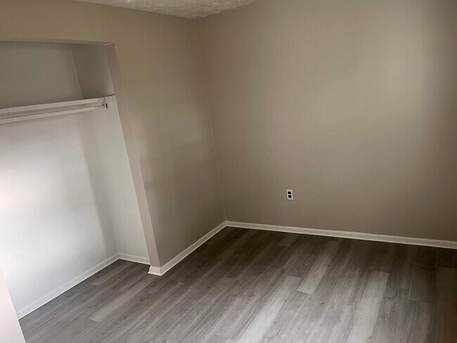 Foto del edificio - 44 Glenwood Ave