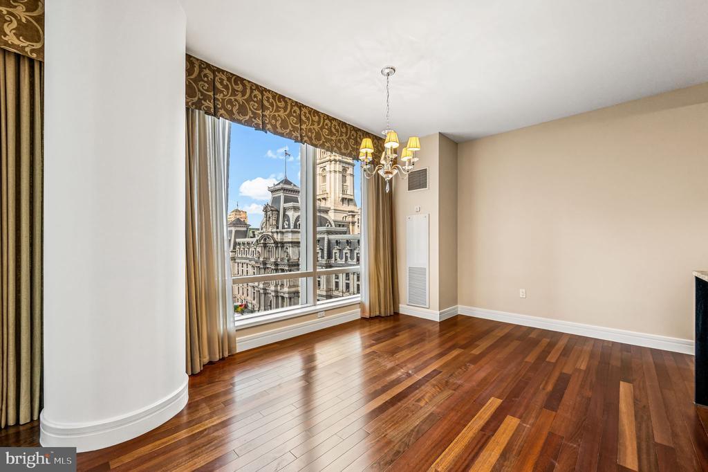 Primary Photo - 1414 S Penn Square