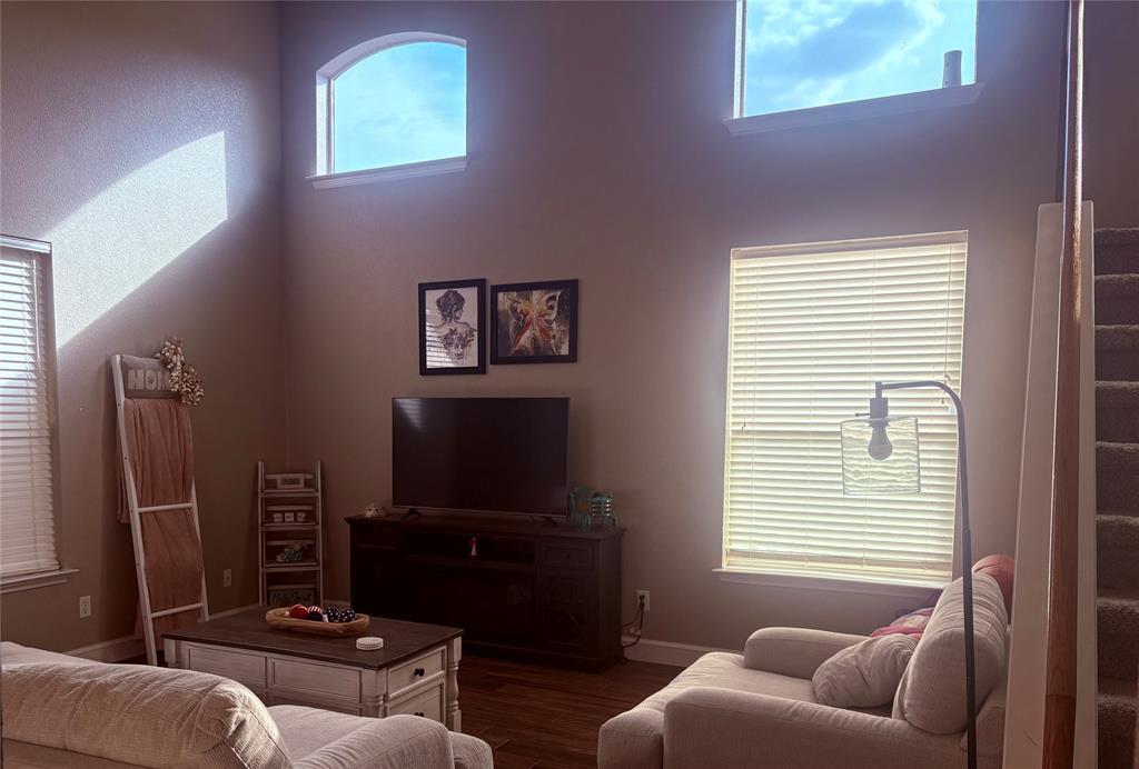 Building Photo - 5393 Hartson