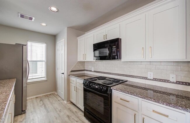 Building Photo - 2631 Woodridge Manor Dr