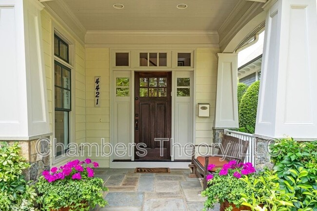 Foto del edificio - 4421 Lowell St NW