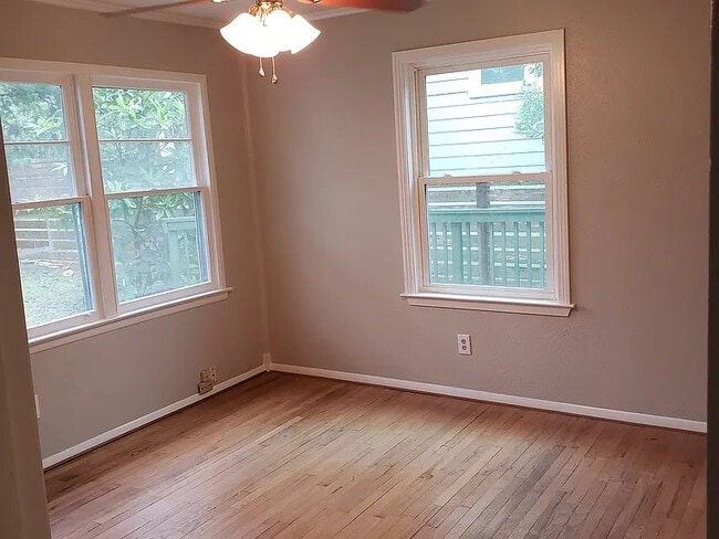 Building Photo - 3209 Merrie Lynn Ave