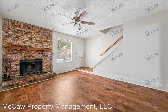 Building Photo - 2 br, 1.5 bath House - 800 Bluebonnet Dr. ...