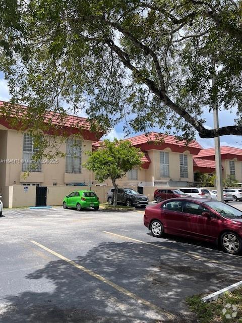 Building Photo - 10905 N Kendall Dr