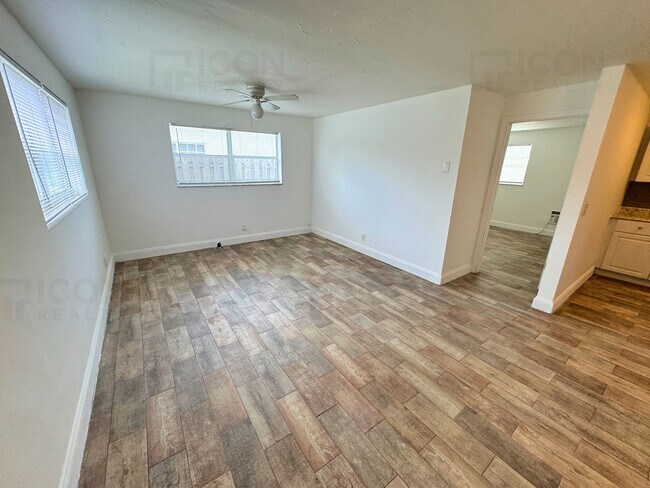 Photo - 207 SE 4th Ave Townhome