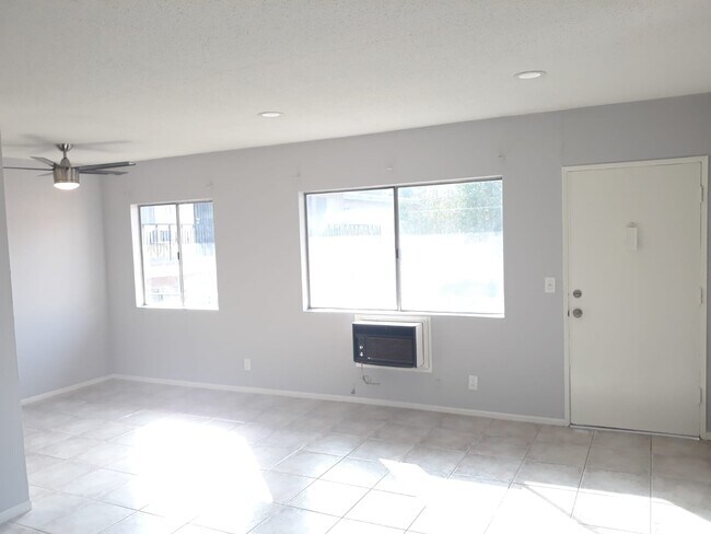 Building Photo - 2828 Rowena Ave