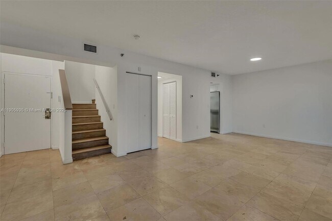 Foto del edificio - 2560 Tigertail Ave