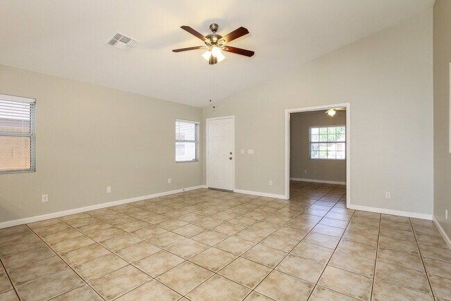 Building Photo - 12621 W Bloomfield Rd