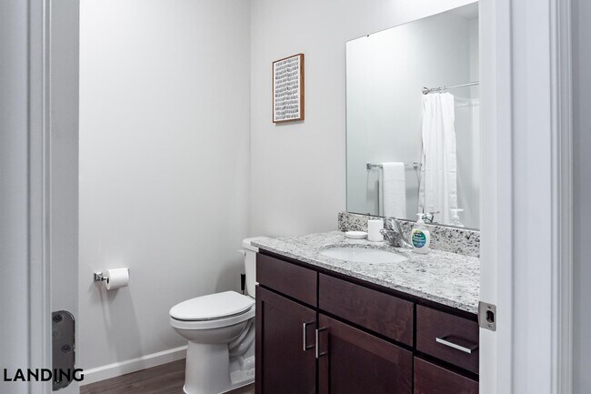 Foto del edificio - 2023 N Broadmoor Ave