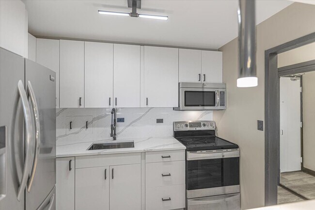 Foto del edificio - 7337 S South Shore Dr