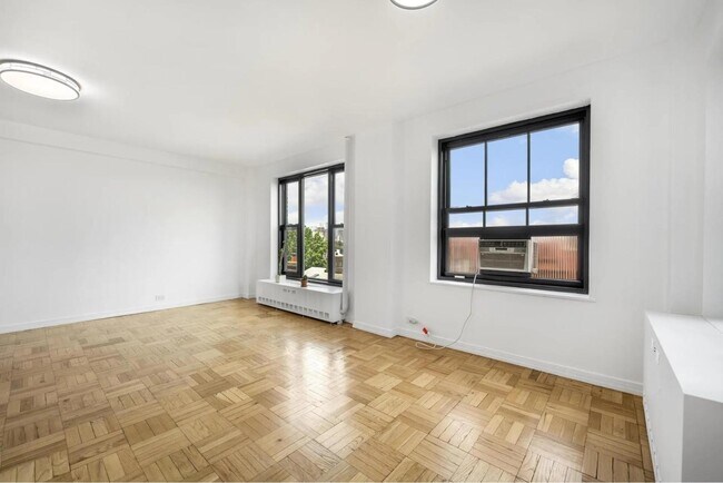 Foto del edificio - 325 Clinton Ave