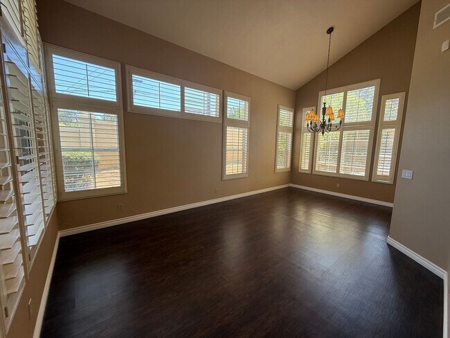 Building Photo - Modern Comfort in the Heart of Chula Vista...