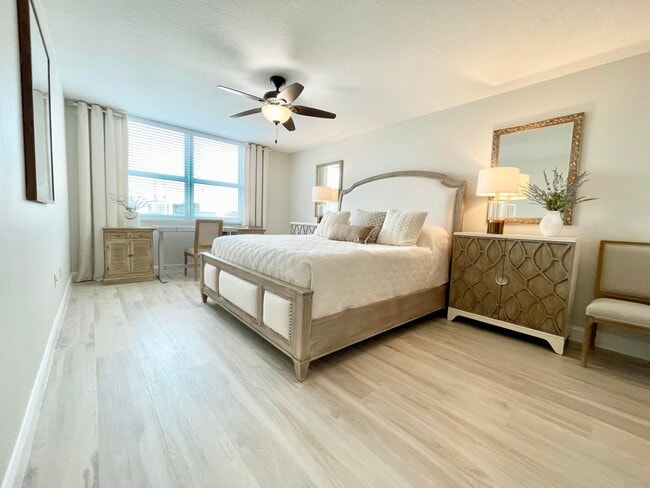 Foto del edificio - 99 SE Mizner Blvd