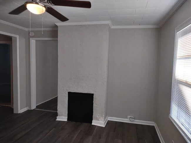 Building Photo - 513 Alford St