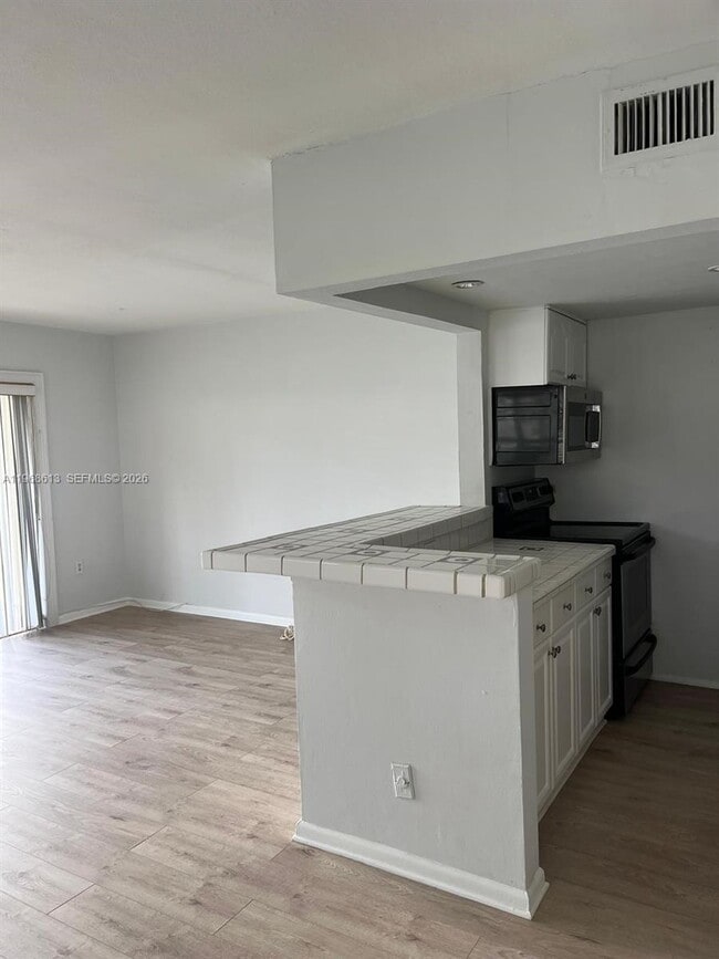 Foto del edificio - 7304 SW 82nd St