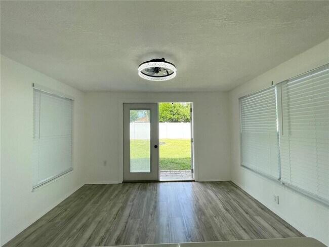 Foto del edificio - 7333 Star Dust Dr