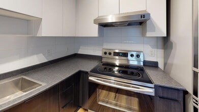 Interior Photo - 3583 Kingsway