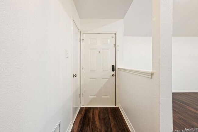 Foto del edificio - 7711 Nimrod