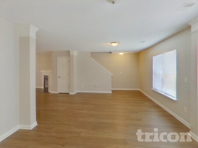 Foto del edificio - 228 Summer Park Rd