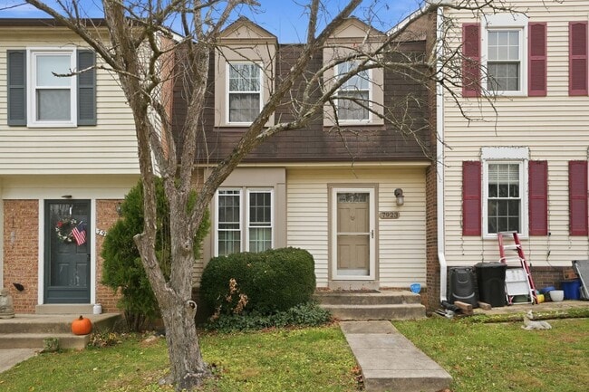 Welcome home to this charming three-level townhouse in the heart of Springfield! - Welcome home to this charming three-level townhouse in the heart of Springfield!