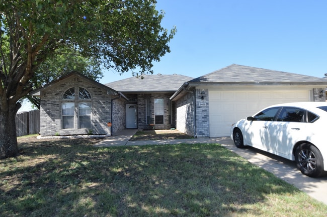 Building Photo - 2409 Sandstone Dr