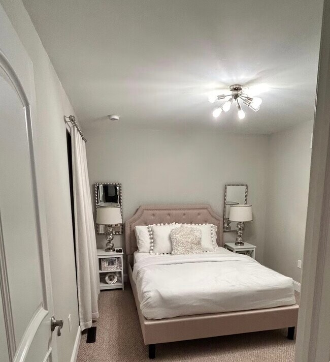 Foto del edificio - 225 Snow Shoe Ln