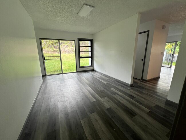 Building Photo - 287-287 Hui Iwa St