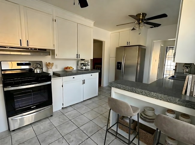 Building Photo - Charming 3Bed 2.5Bath Valley Village