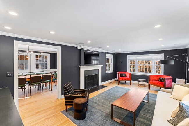 Foto del edificio - 93 Wells Hill Rd