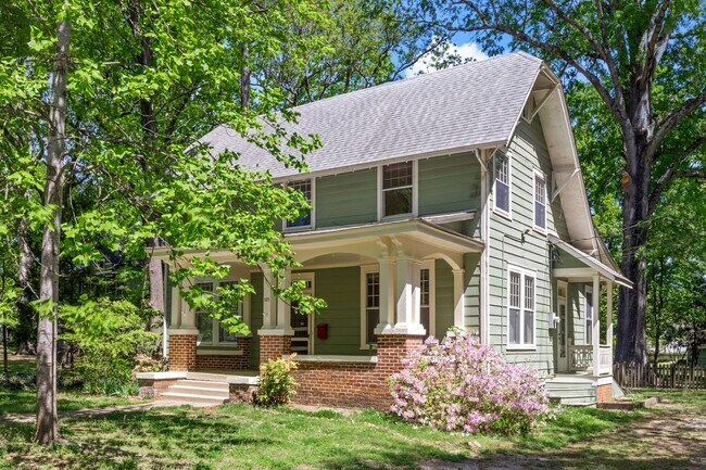 Building Photo - Historic Home in Wake Forest!