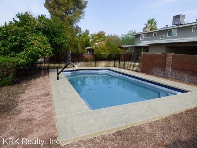 Building Photo - 6 br, 3 bath House - 1123 E Loma Vista Dr