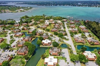 Building Photo - 825 Center St 35C