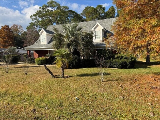 Building Photo - 207 E Maple Ave