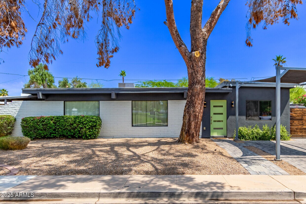 Foto principal - 3710 E Altadena Ave