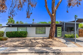 Building Photo - 3710 E Altadena Ave