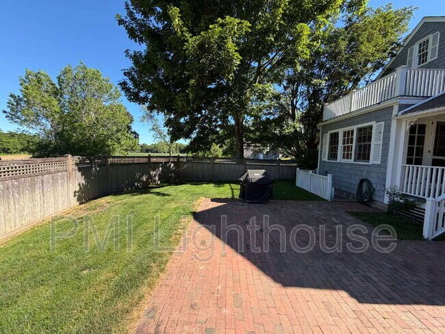 Building Photo - 15 Amys Ct