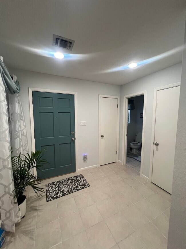 Building Photo - 307 Crestview