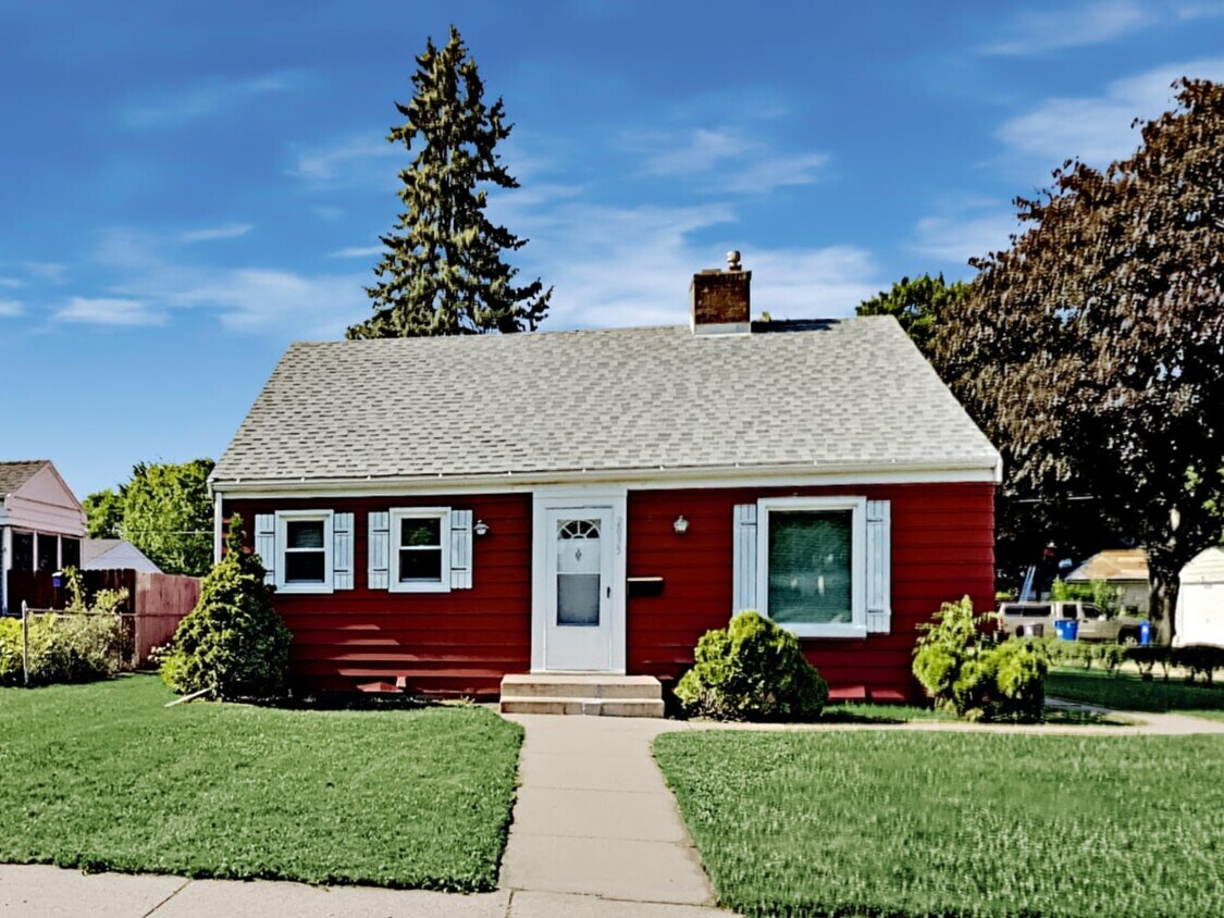 Primary Photo - 2035 3rd St E