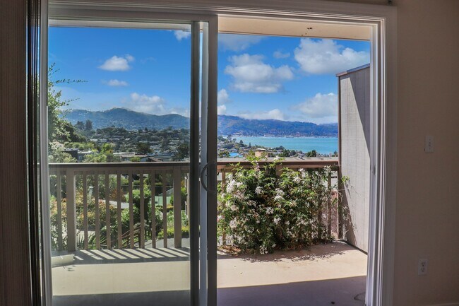 Foto del edificio - 55 Marinero Cir