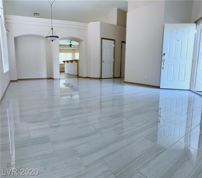 Foto del edificio - 9167 Bush Poppy Ave