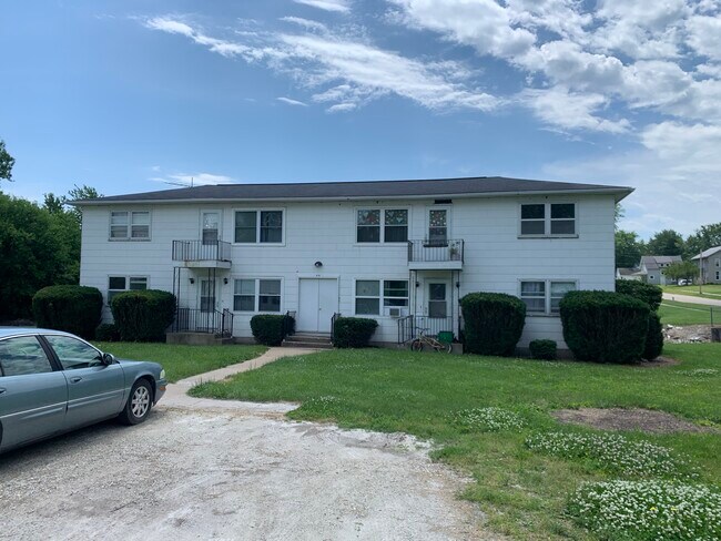 Building Photo - 610 N Northfield St