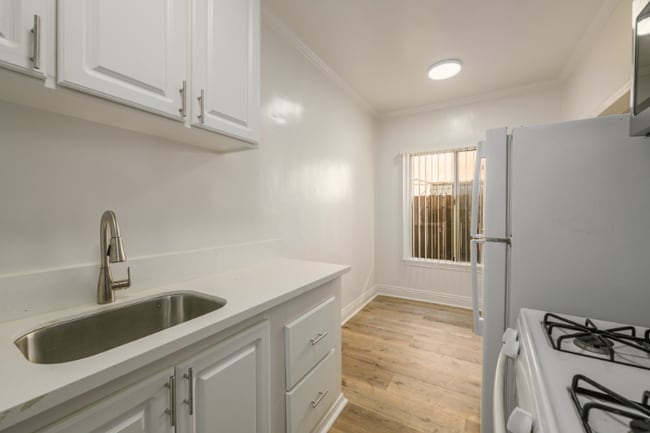 Foto del edificio - 1317 N Bronson Ave