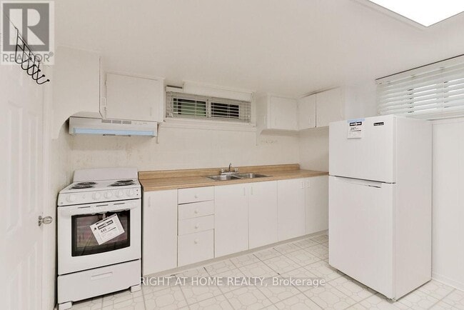 Building Photo - 43 Bertram St