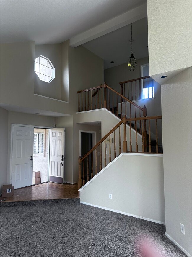 Building Photo - FABULOUS 4 BEDROOM MEDITERRANEAN RENTAL!