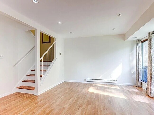 Building Photo - 8855 Tamebird Court