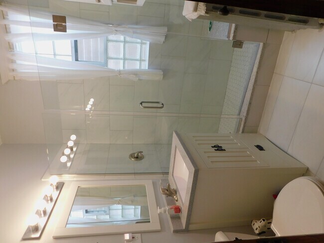 Foto del edificio - 2729 N Troy St