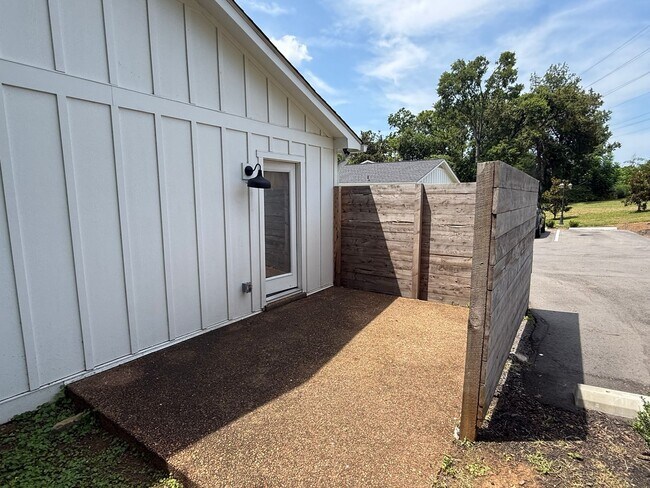Building Photo - 2128 Sharondale Dr
