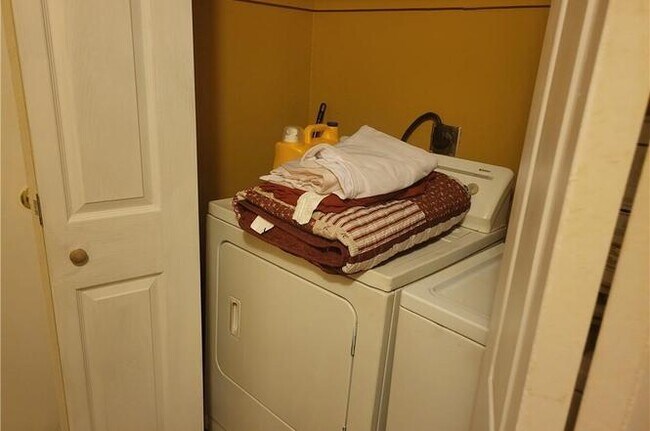 Building Photo - 1204 Chimney Wood Ln