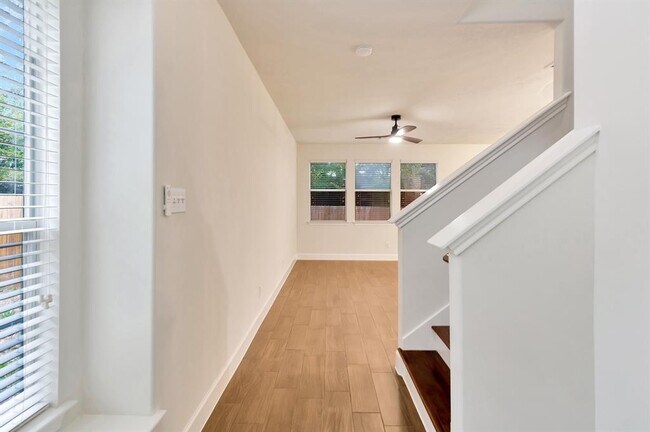 Foto del edificio - 131 Gallery Cove Ct