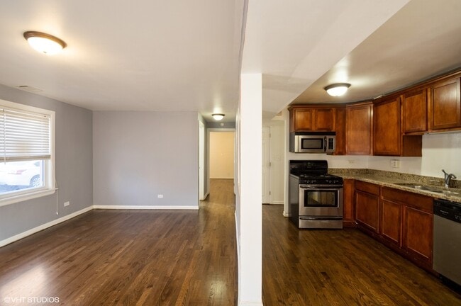Building Photo - 5759 N Kimball Ave